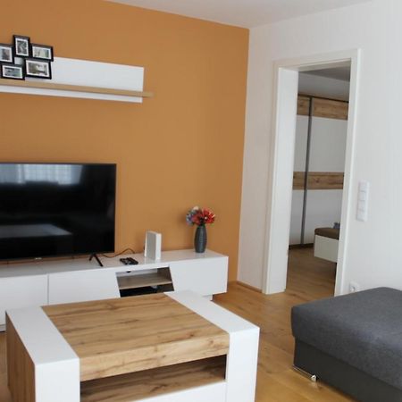 Apartamento Spacious, Modern 1-bdrm Apt near VIC&Austria Ctr Viena Exterior foto