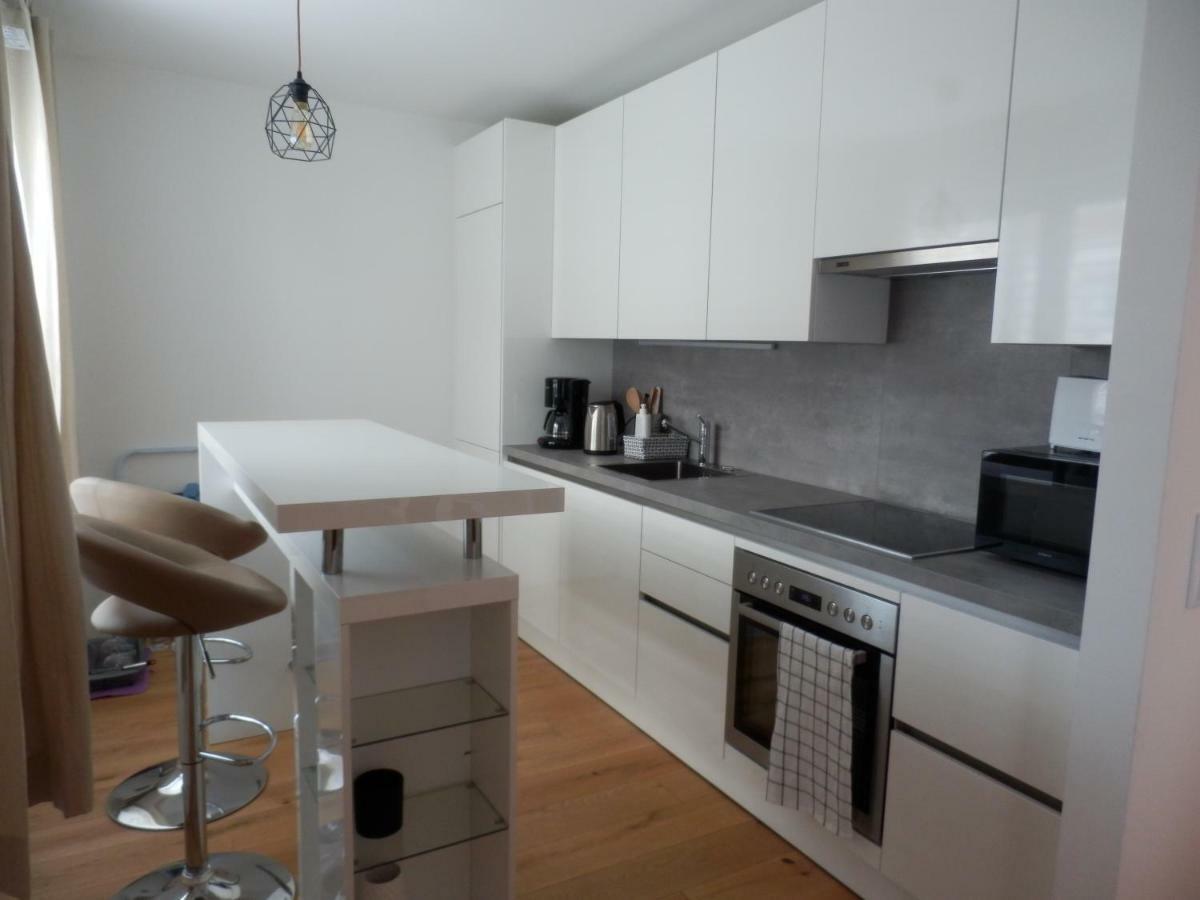 Apartamento Spacious, Modern 1-bdrm Apt near VIC&Austria Ctr Viena Exterior foto