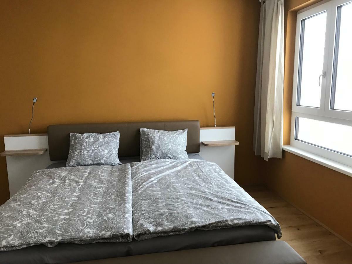 Apartamento Spacious, Modern 1-bdrm Apt near VIC&Austria Ctr Viena Exterior foto