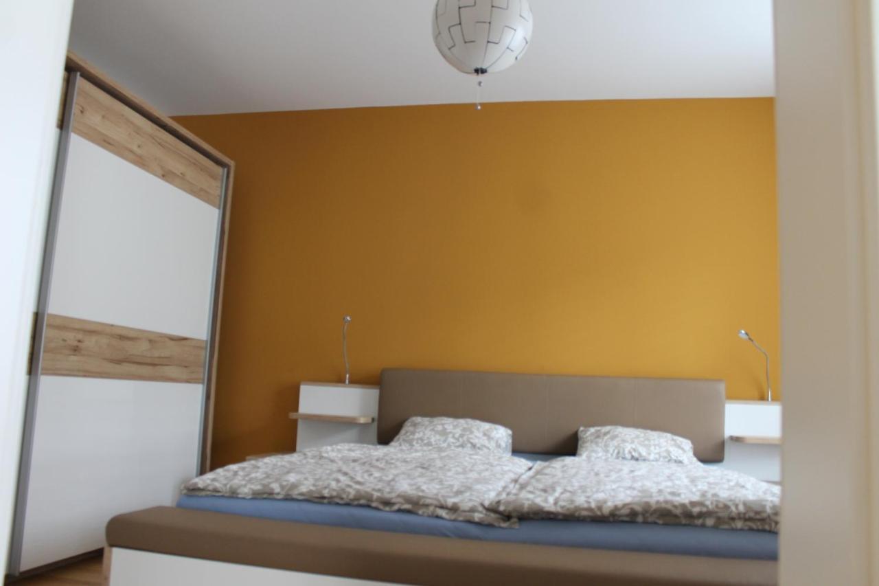 Apartamento Spacious, Modern 1-bdrm Apt near VIC&Austria Ctr Viena Exterior foto